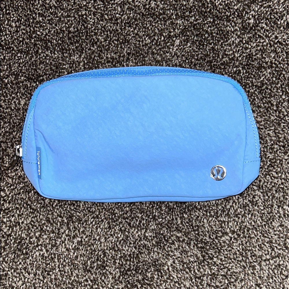 Lululemon everywhere belt bag